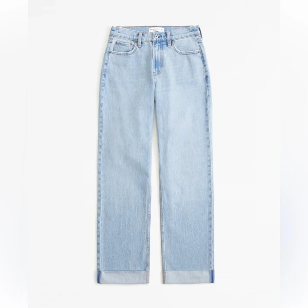 Abercrombie & Fitch Curve Love Low Rise Baggy Jeans Size 14 Short NWT - Picture 1 of 5